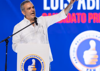 Abinader aceptó la propuesta de presidir el prm hasta el 2028