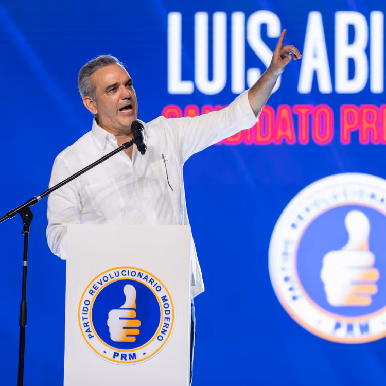 Abinader aceptó la propuesta de presidir el prm hasta el 2028