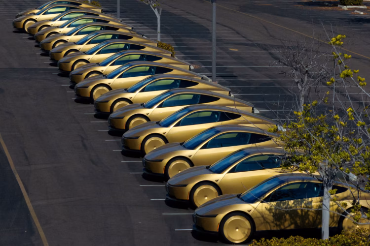 Tesla presenta el cybercab para impulsar sus robotaxis