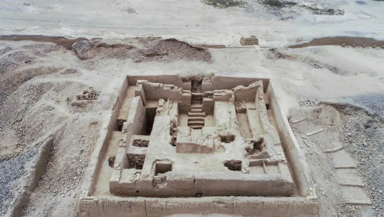 Hallan en perú tumba de élite intacta con restos de 38 personas de hace más de 600 años