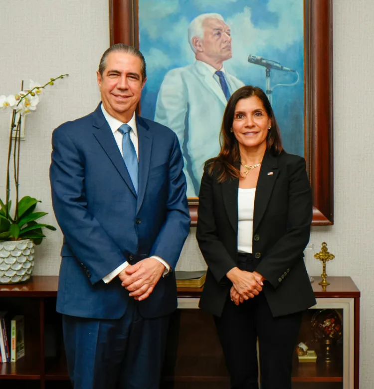 Leah campos se reúne por más de dos horas con francisco javier garcía