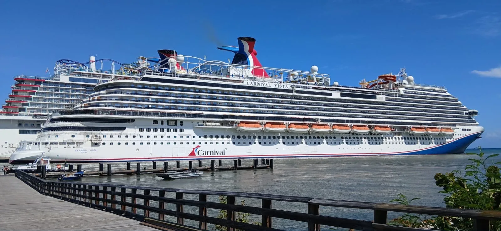 Cuatro cruceros llevan más de 16 mil turistas a puerto plata en un solo día