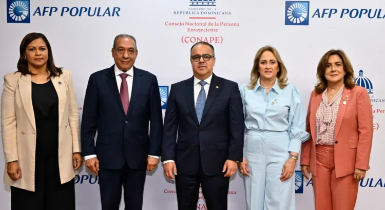 Edesur instala nuevo transformador para mejorar servicio eléctrico en villa jaragua