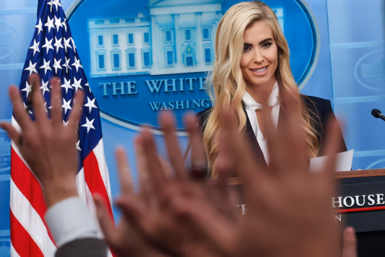 Casa blanca retoma las ruedas de prensa y pide renuncia de embajadora en grecia
